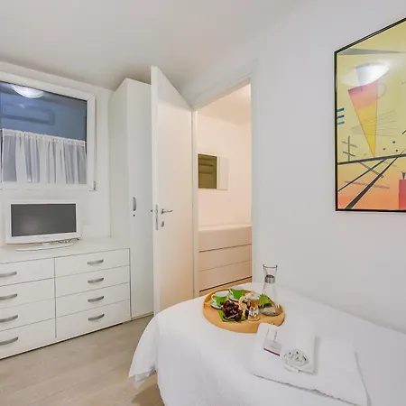 Apartment Casa Oleandri With Pool And View - Happy Toscolano Maderno